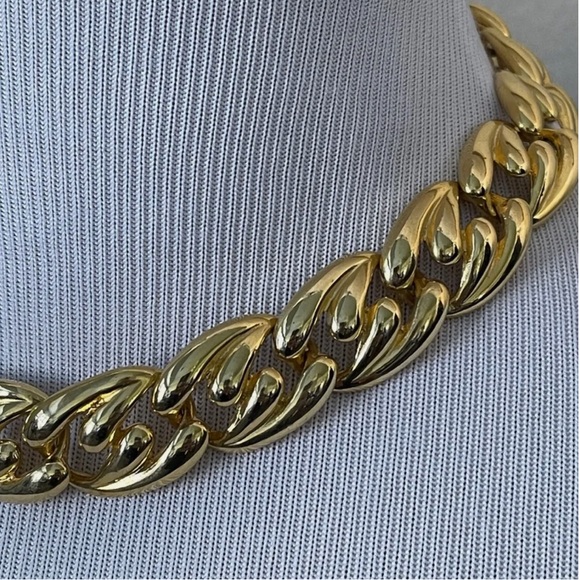 Vintage Gold Tone Big Link Chain Design Necklace - Picture 2 of 7
